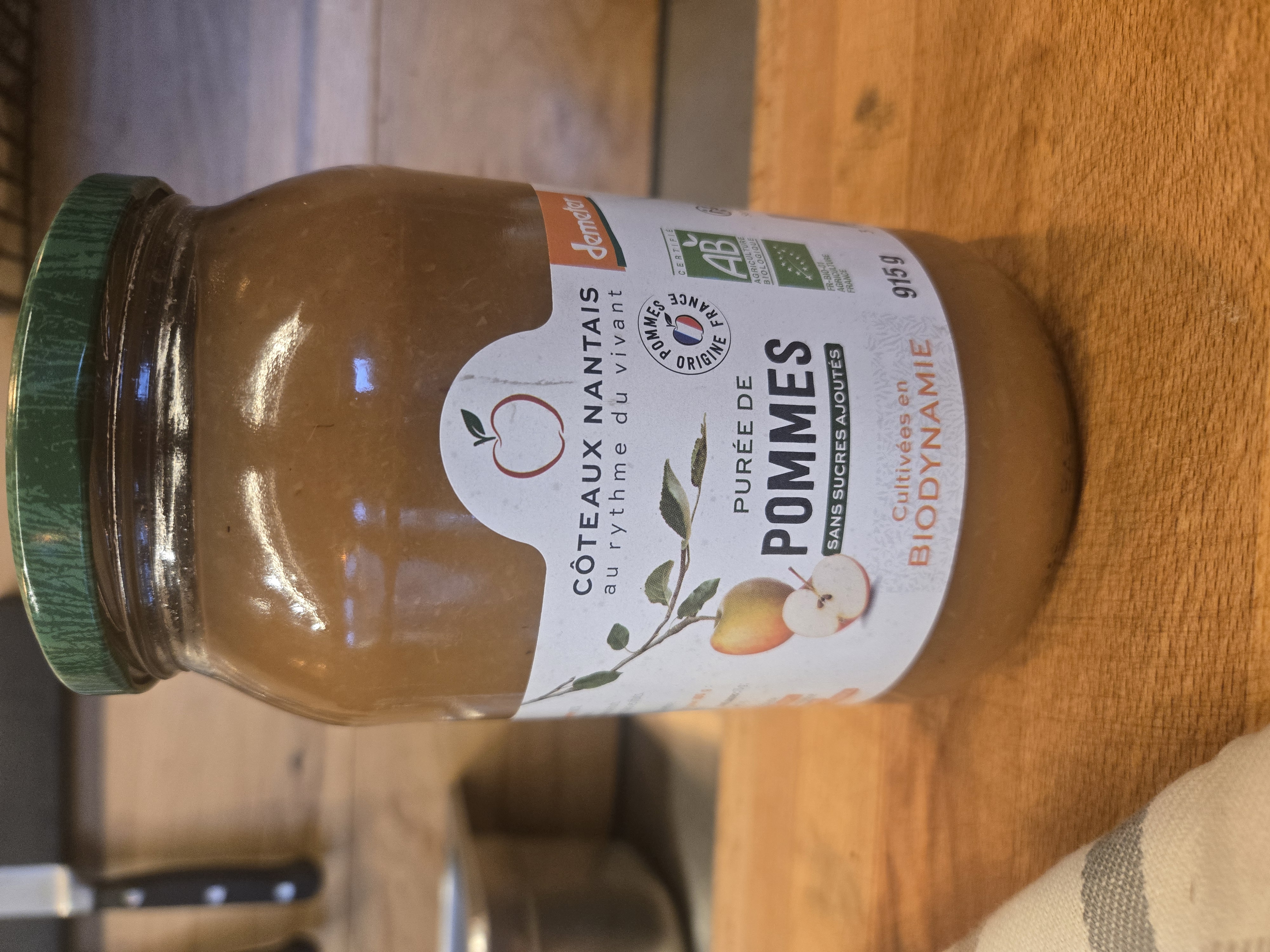 Côteaux Nantais , purée de pommes bio sans sucre ajoutés. 915g