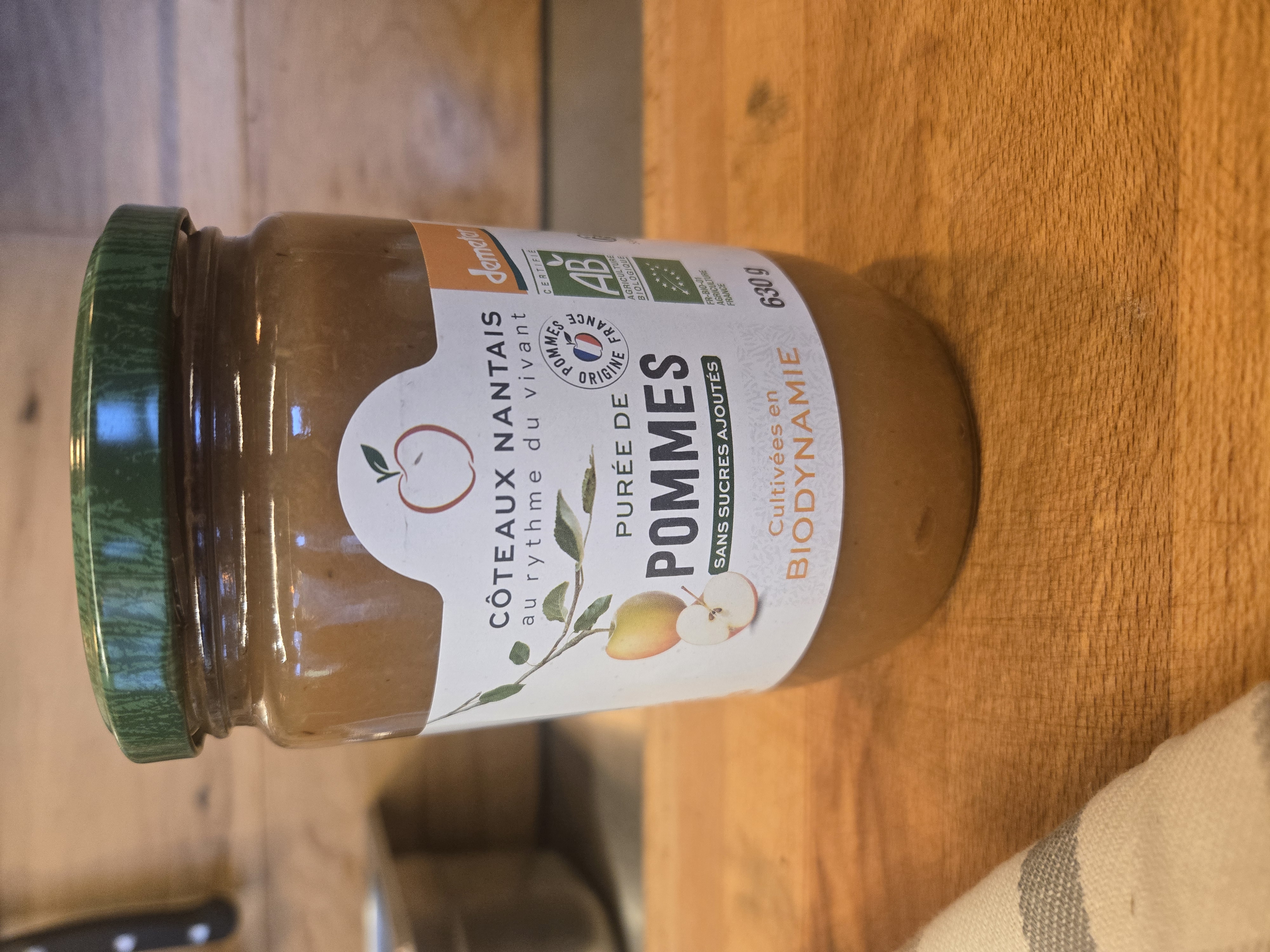 Côteaux Nantais , purée de pommes bio sans sucre ajoutés. 630g
