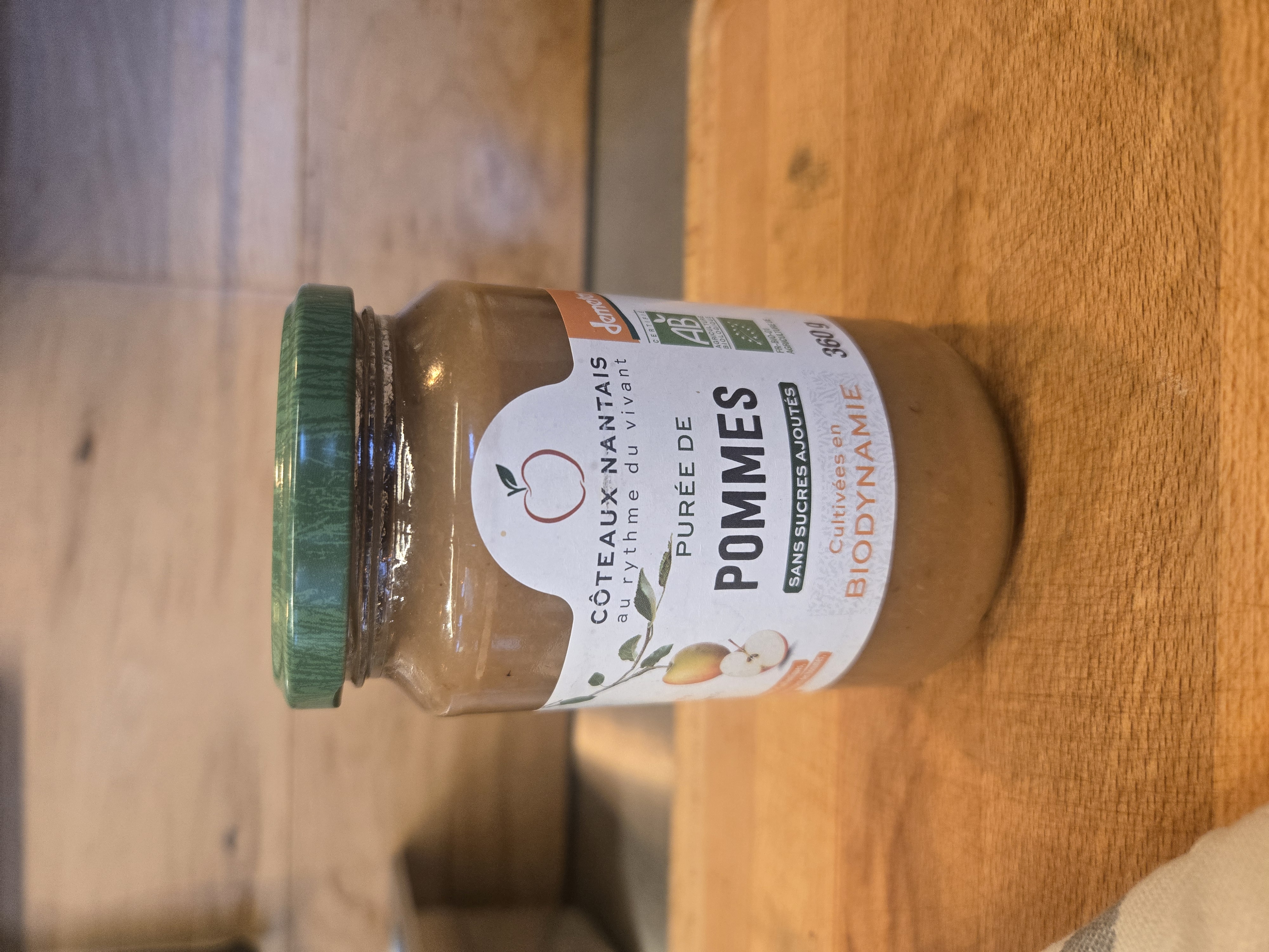 Côteaux Nantais , purée de pommes bio sans sucre ajoutés. 360g